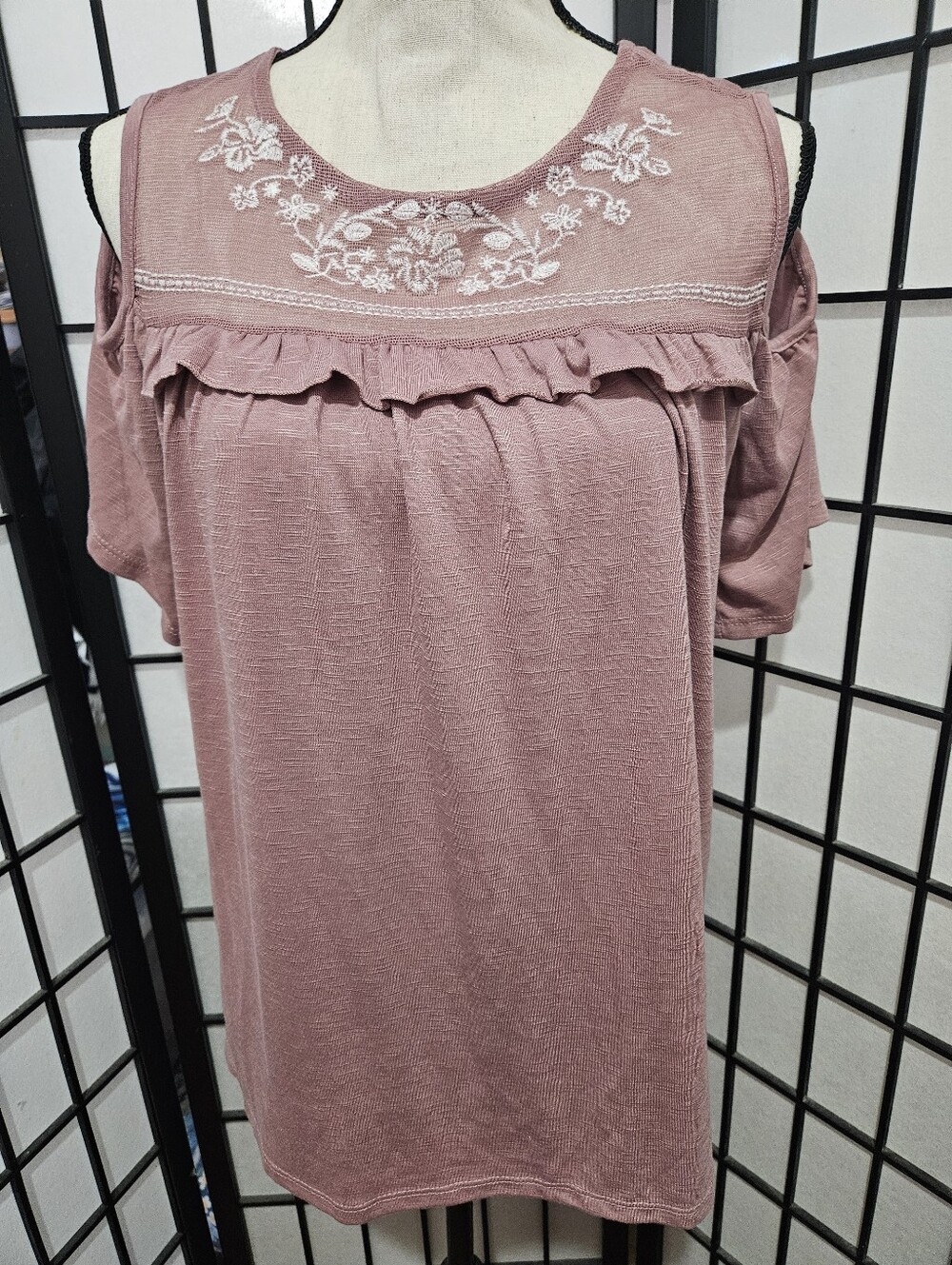 NWT Como Blu Mauve Medium  Bohemian Style Cold Shoulder Short Sleeved Blouse